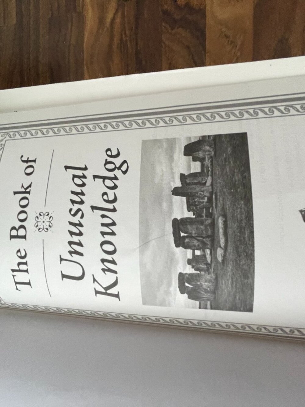 The Book of Unusual Knowledge: Big Book of Fascinating Facts & Information - Picture 7 of 11